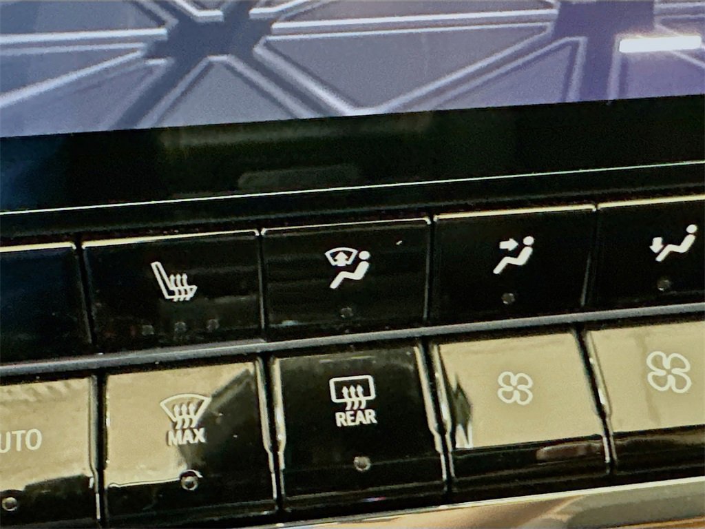 Used 2025 GMC Canyon AT4 image 16