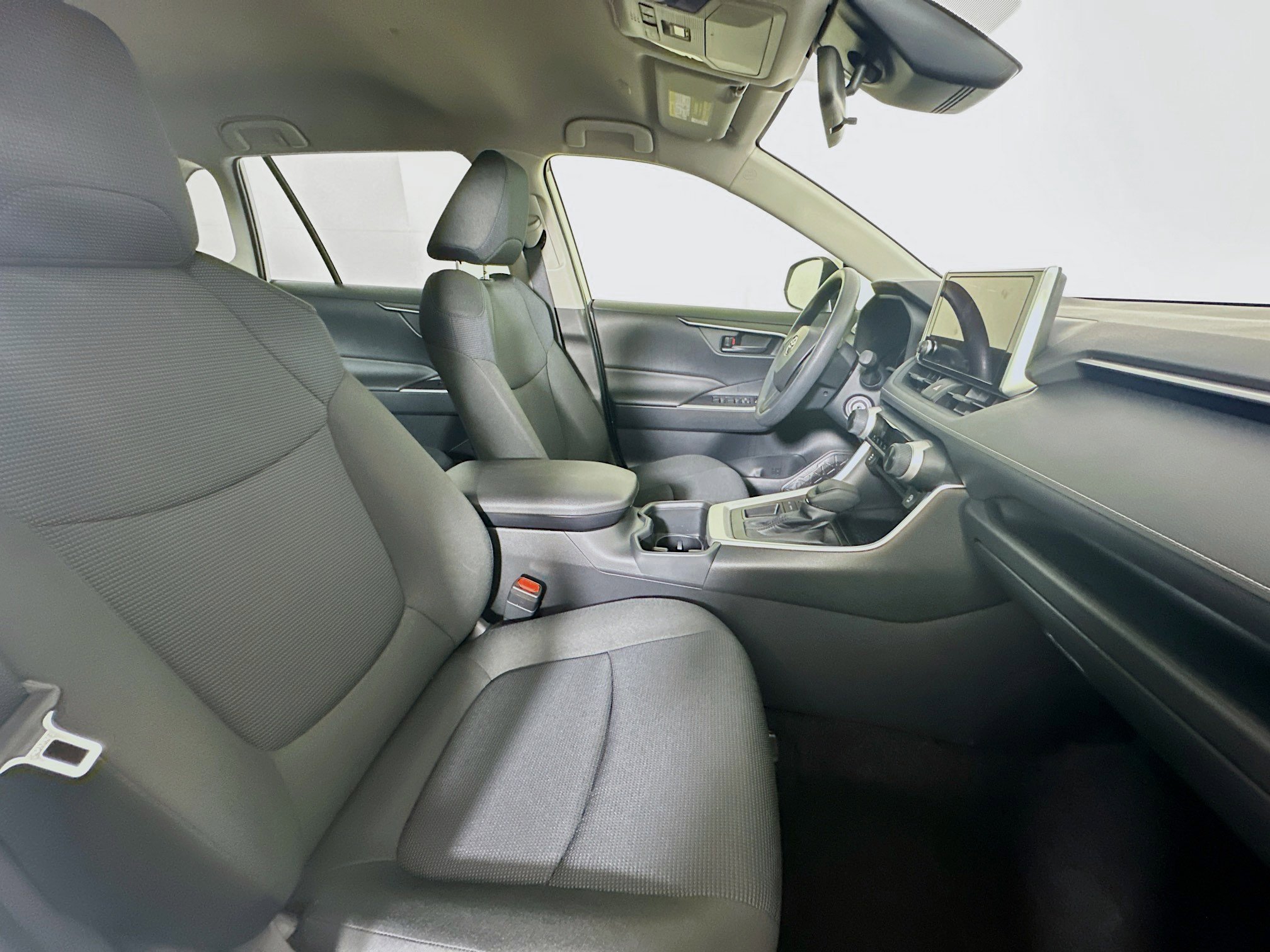 Used 2025 Toyota RAV4 LE image 29