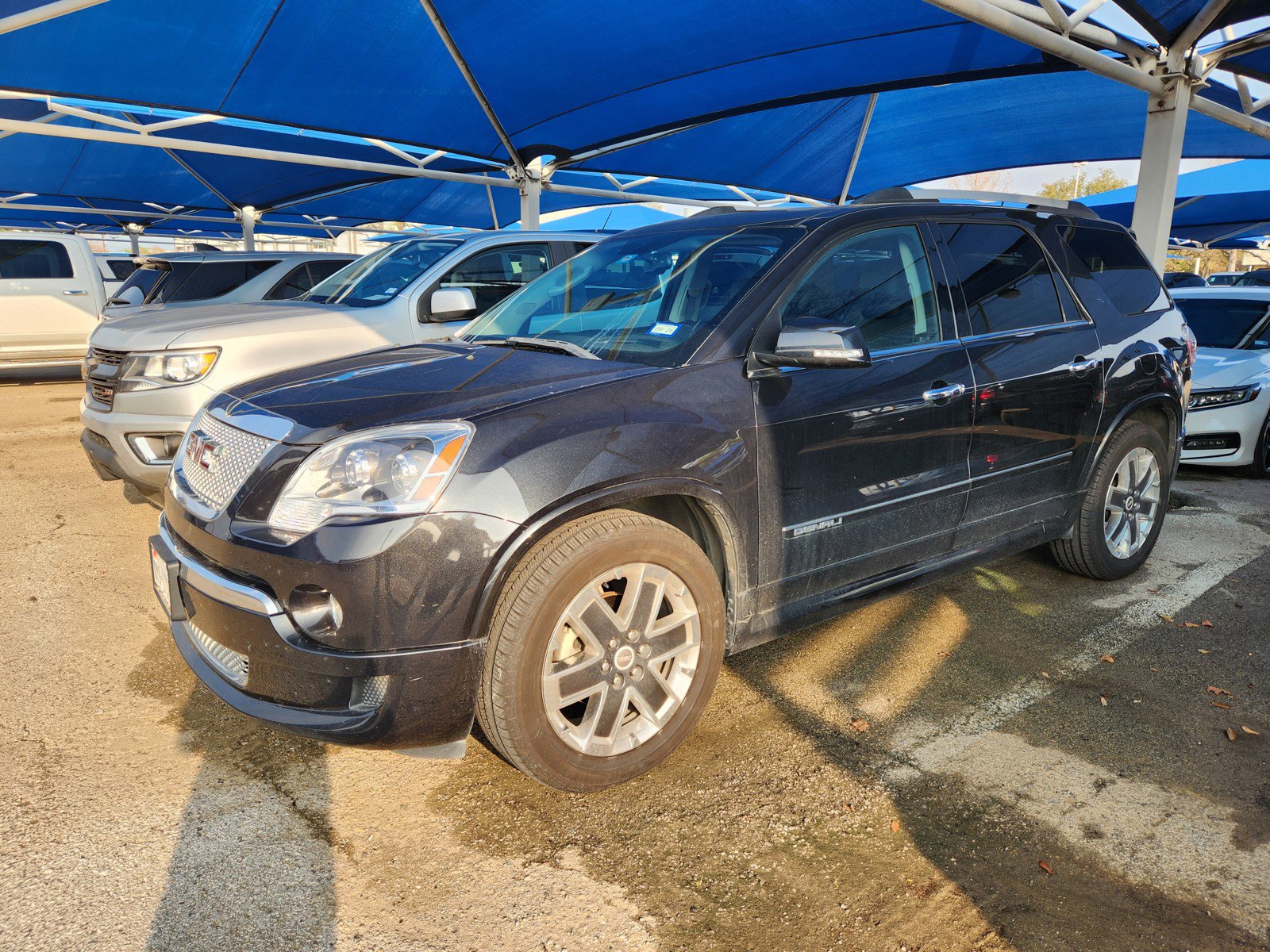 Used 2011 GMC Acadia Denali image 2