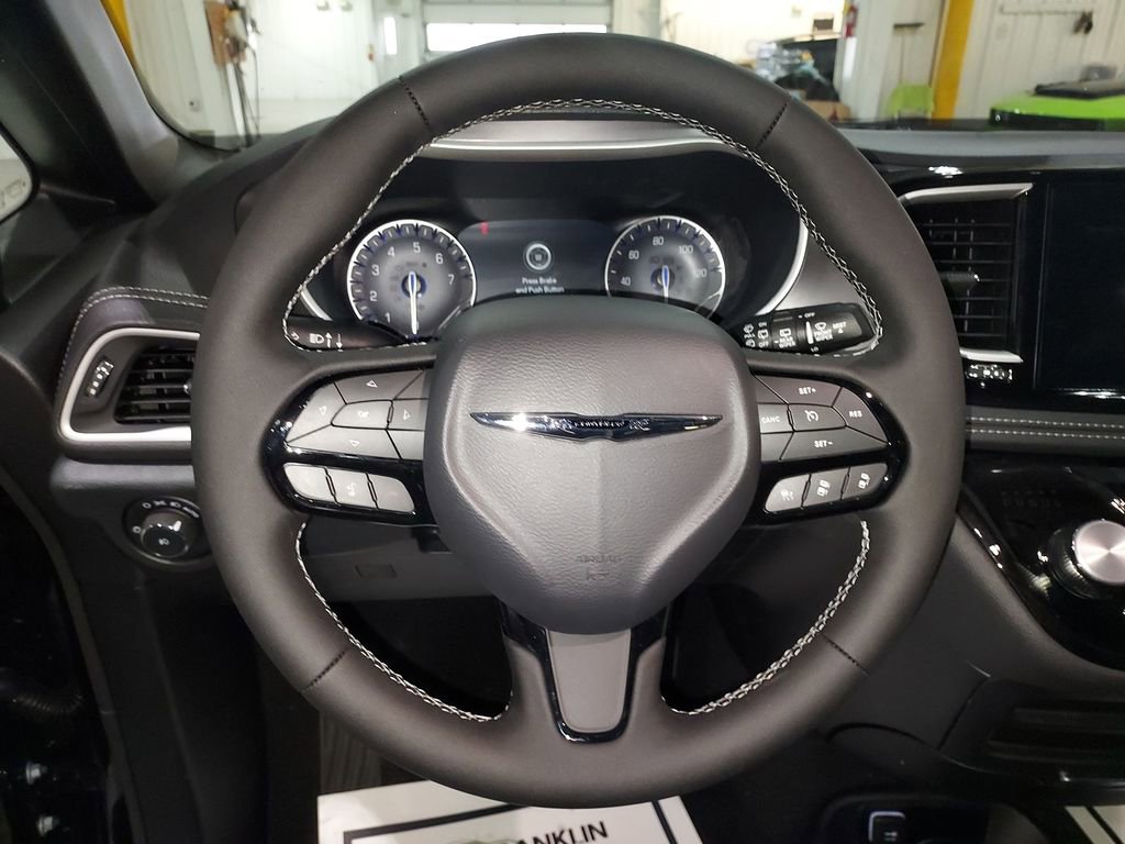 New 2026 Chrysler Pacifica Select w/ S Appearance Package image 20