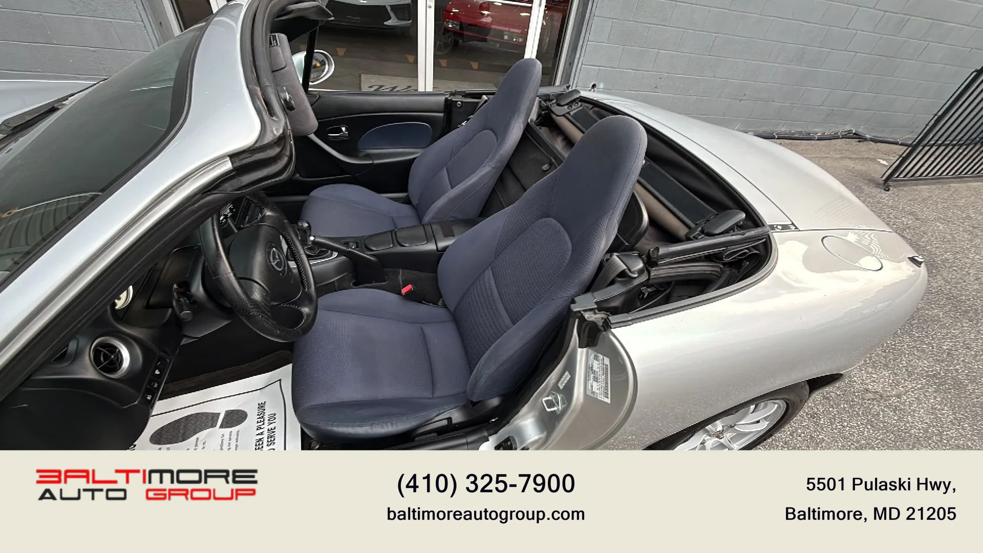 Used 2004 MAZDA MX-5 Miata w/ Cloth Azure Blue Pkg RWD image 23