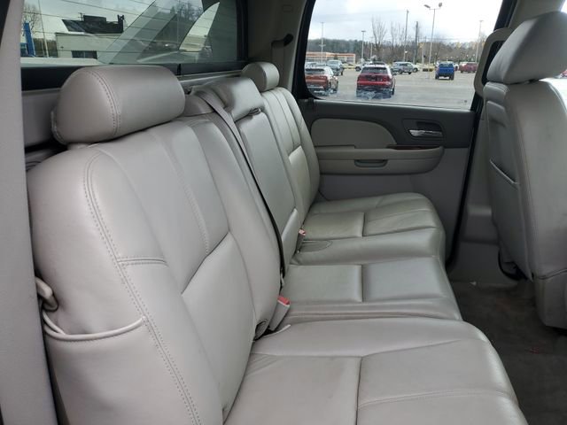 Used 2013 Chevrolet Avalanche LT image 23