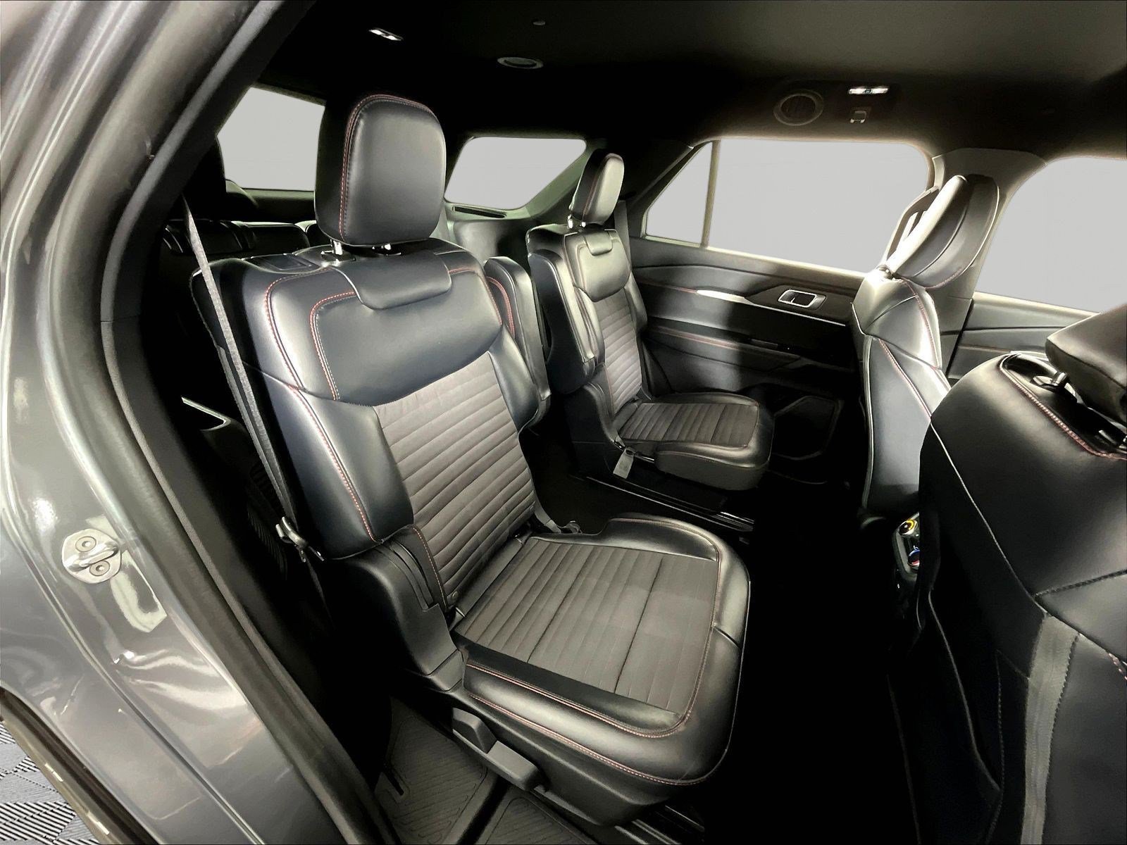 Used 2025 Ford Explorer ST-Line AWD/4WD image 25