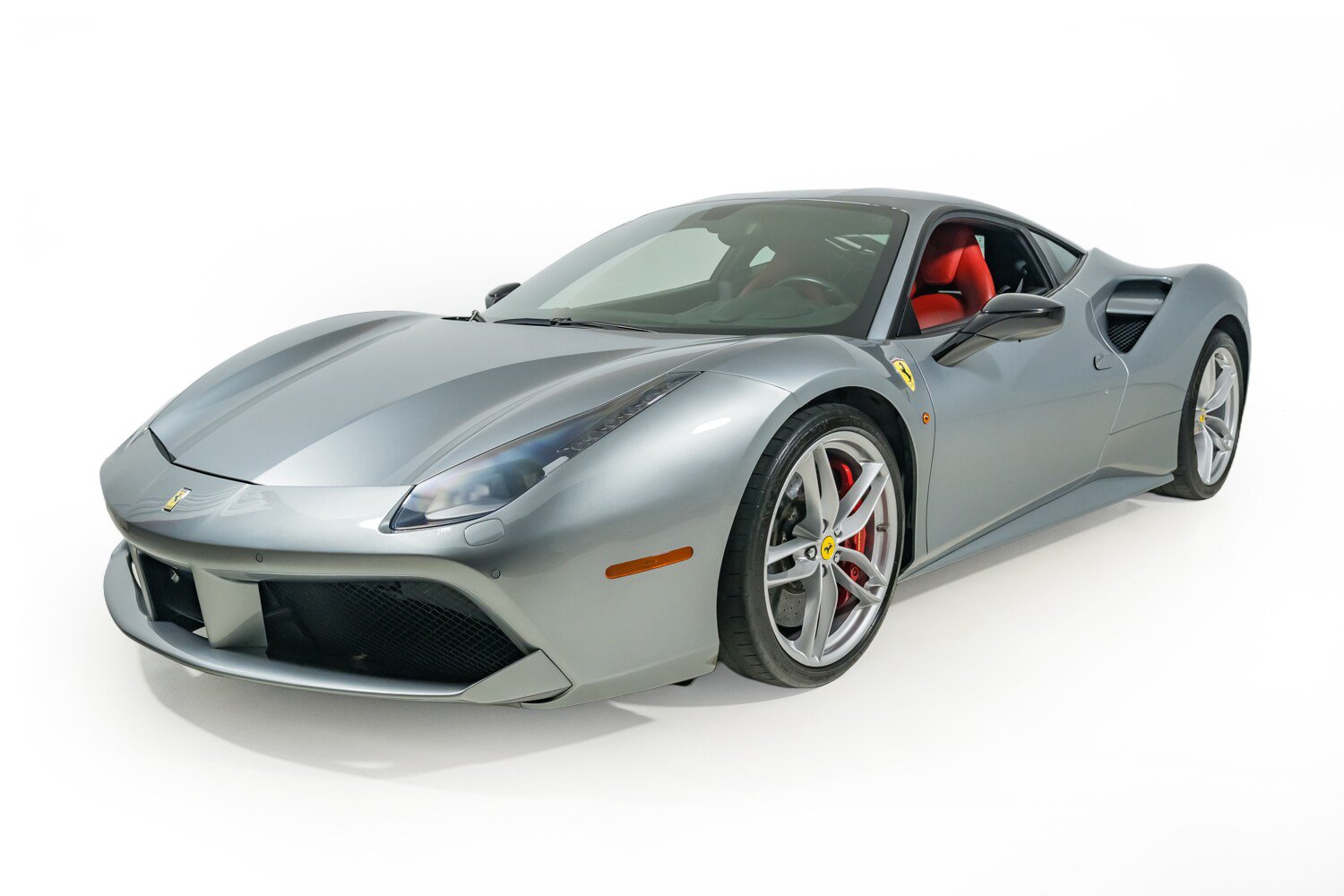 Used 2017 Ferrari 488 GTB RWD image 2