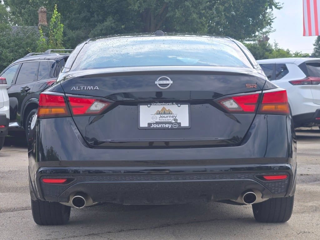 Used 2024 Nissan Altima 2.5 SR w/ SR Premium Package FWD image 14
