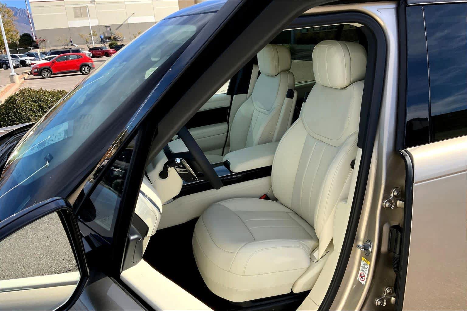 New 2025 Land Rover Range Rover SE image 9