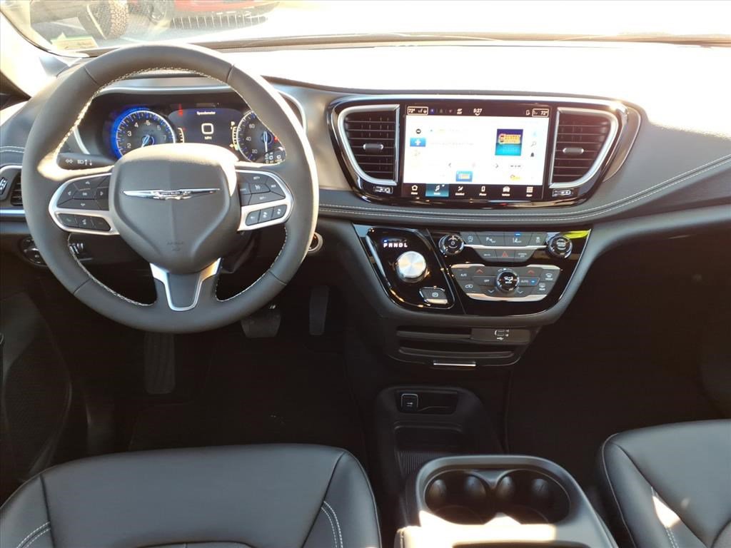 New 2026 Chrysler Pacifica Select image 15