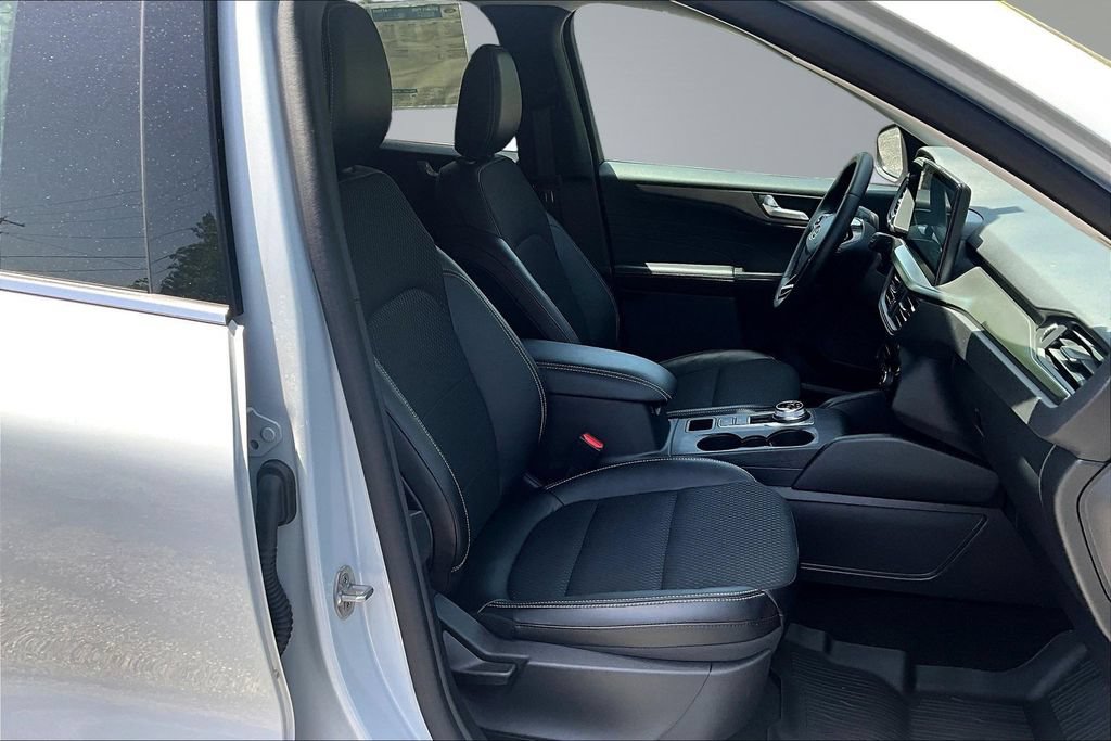 New 2025 Ford Escape SE w/ Class II Trailer Tow Package FWD image 11