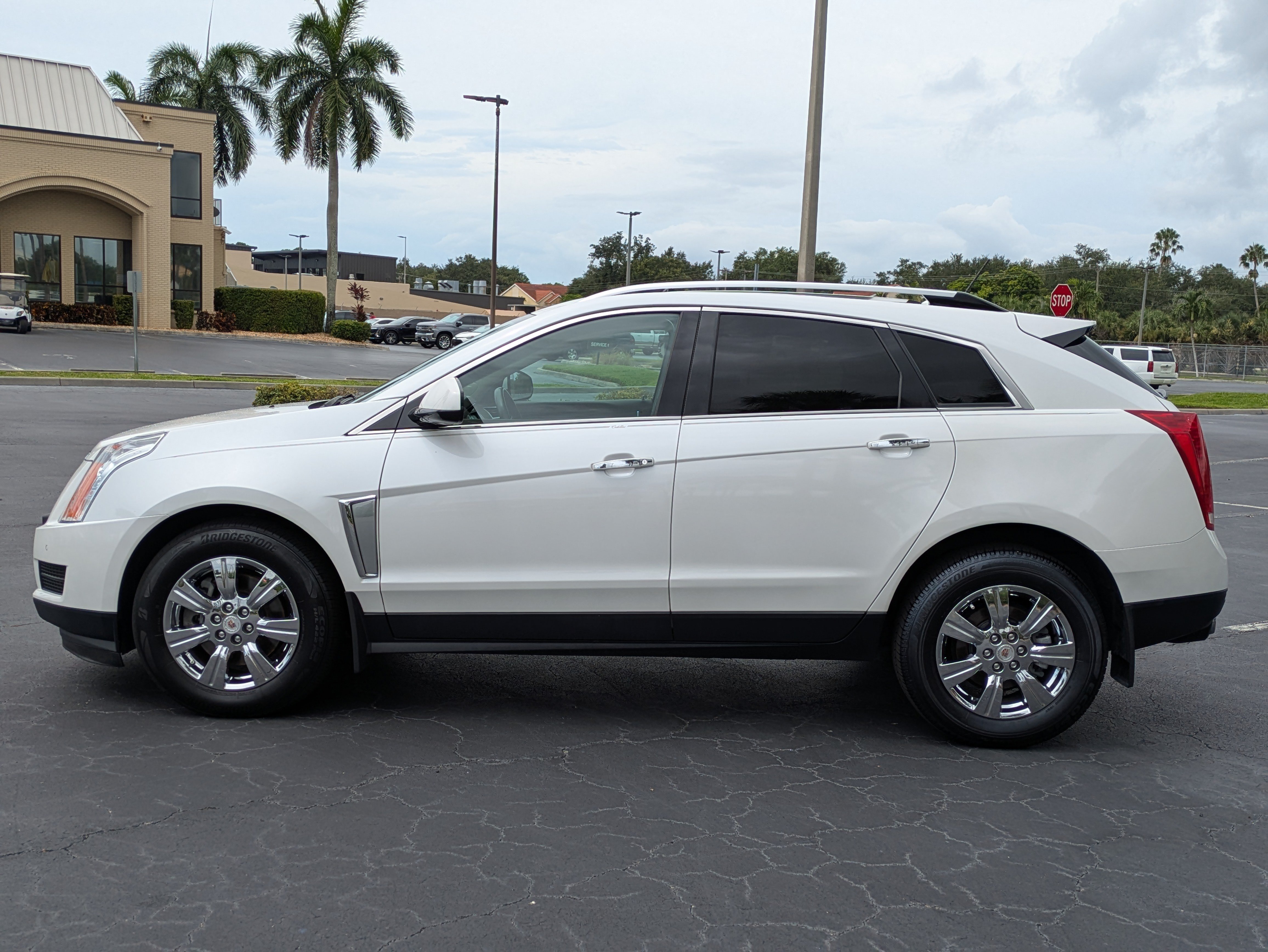 Used 2016 Cadillac SRX Luxury w/ Driver Awareness Package AWD/4WD image 3