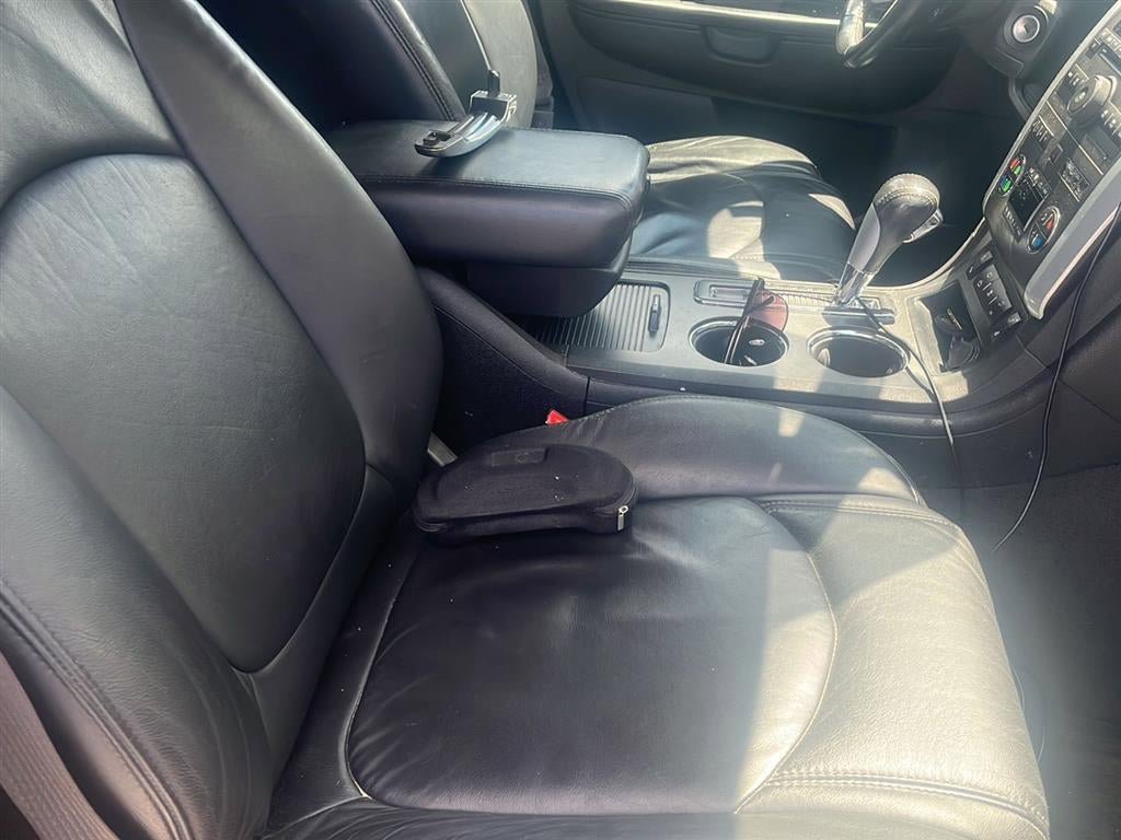 Used 2011 Chevrolet Traverse LT w/ Personal Connectivity Package FWD image 9