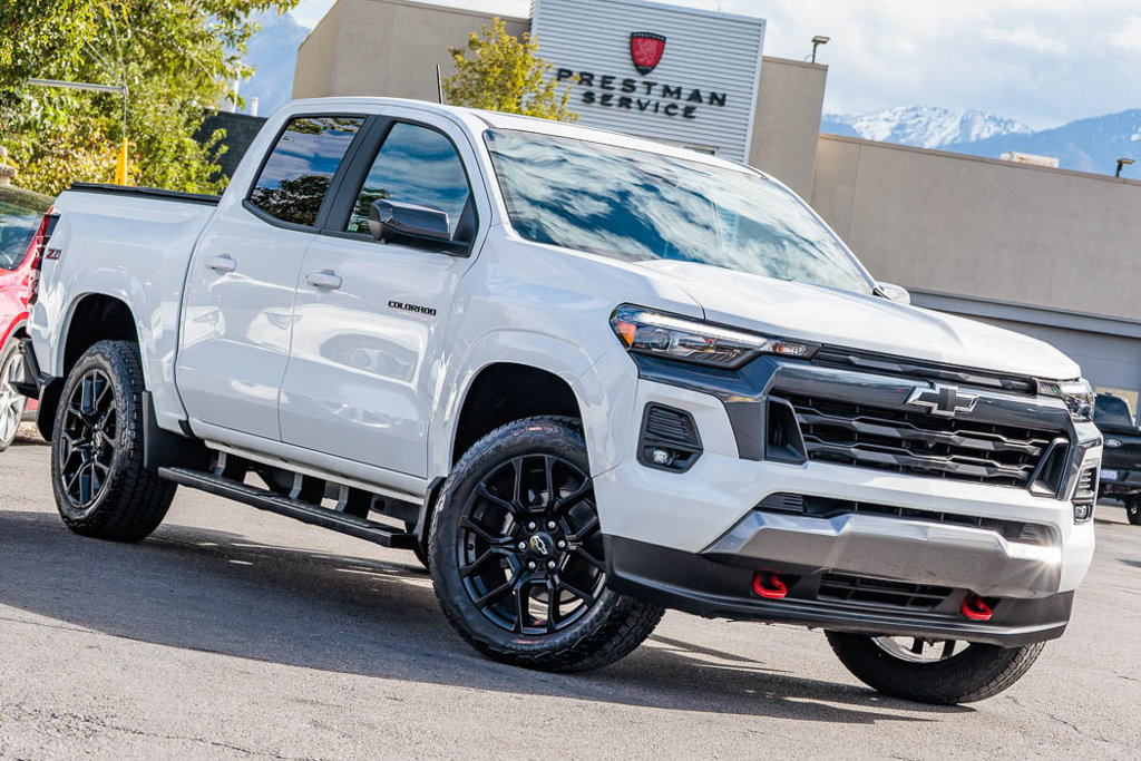 Used 2025 Chevrolet Colorado Z71 w/ Technology Package AWD/4WD image 1