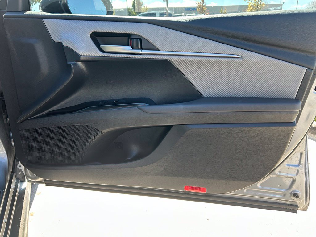 Used 2025 Toyota Camry SE AWD/4WD image 31