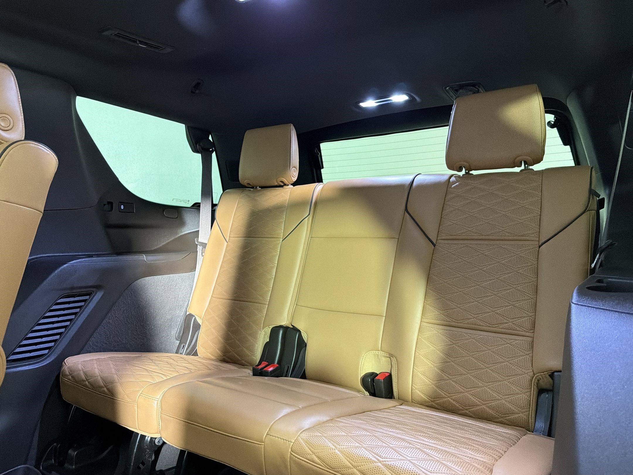 Used 2023 Cadillac Escalade Premium Luxury AWD/4WD image 33