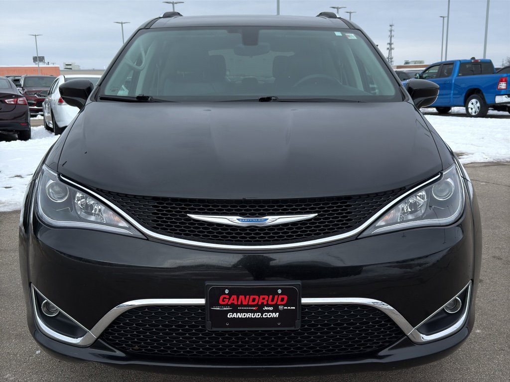 Used 2018 Chrysler Pacifica Touring-L image 3