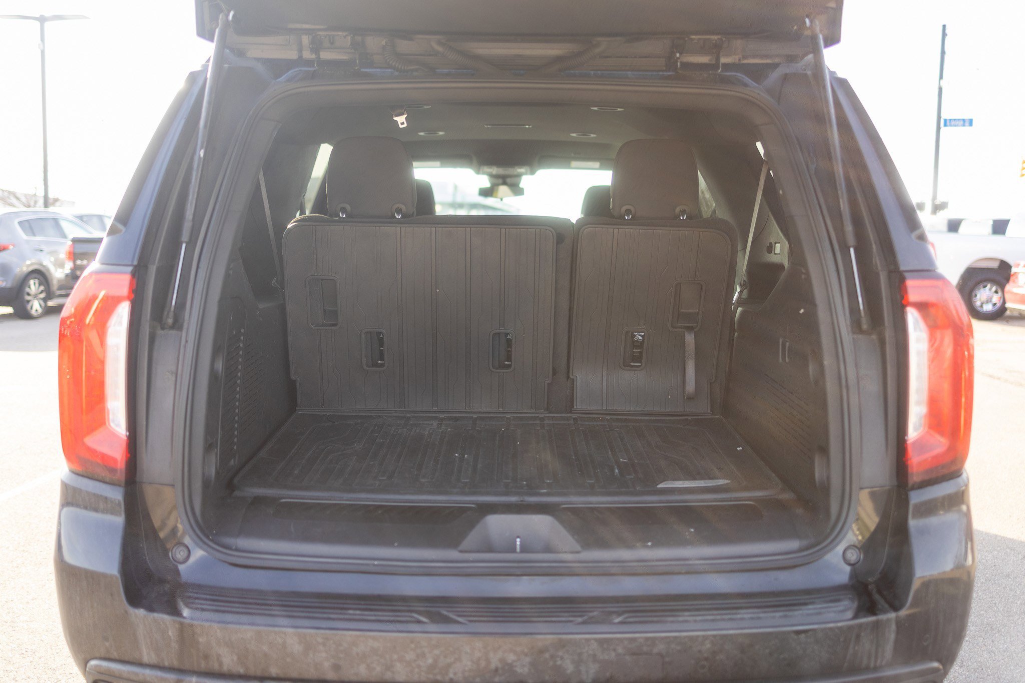 Used 2023 GMC Yukon XL SLE image 18