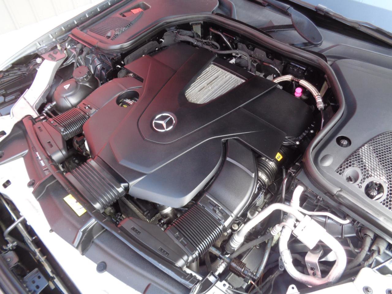 Used 2018 Mercedes-Benz E 400 4MATIC Sedan image 3