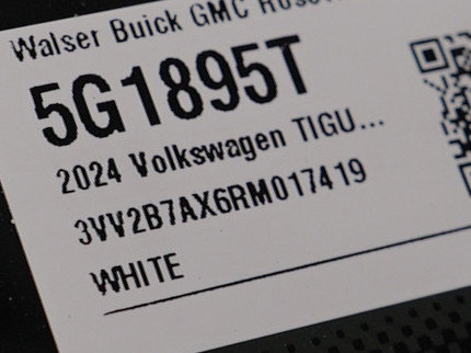 Used 2024 Volkswagen Tiguan SE AWD/4WD image 31