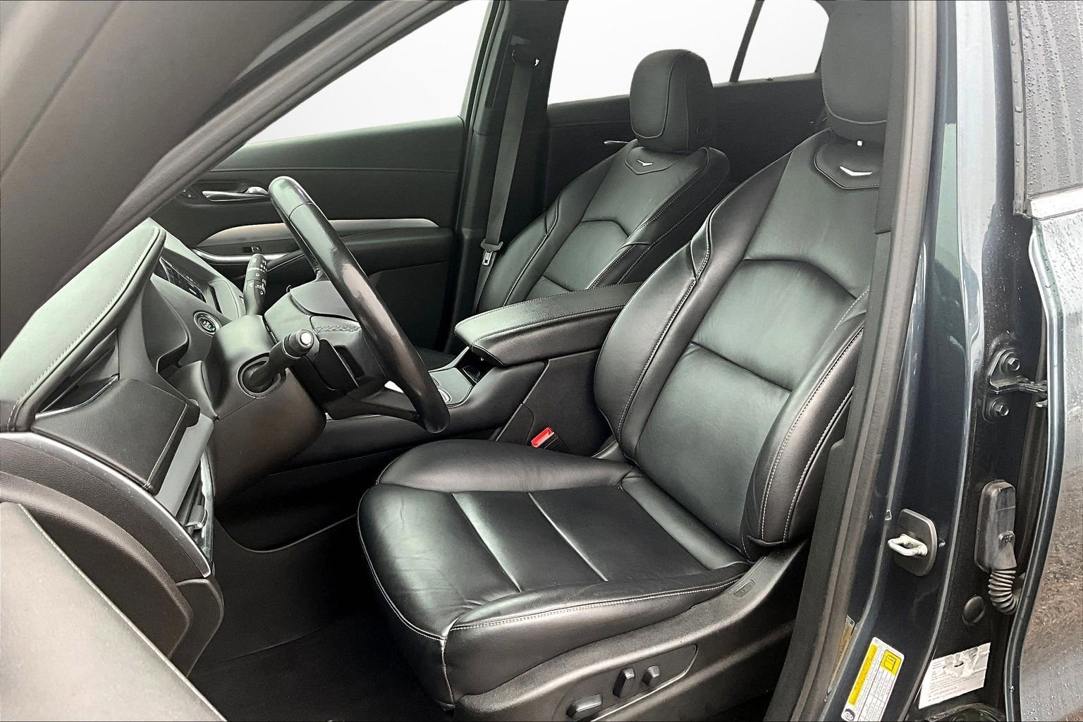 Used 2021 Cadillac XT4 Premium Luxury image 16