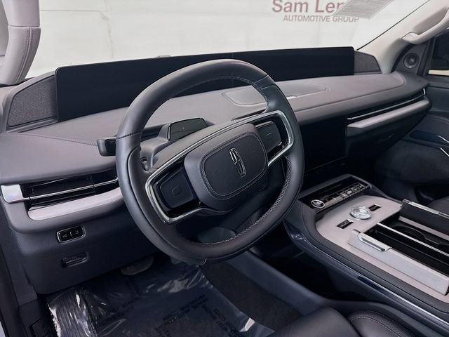 Used 2025 Lincoln Navigator Reserve AWD/4WD image 9