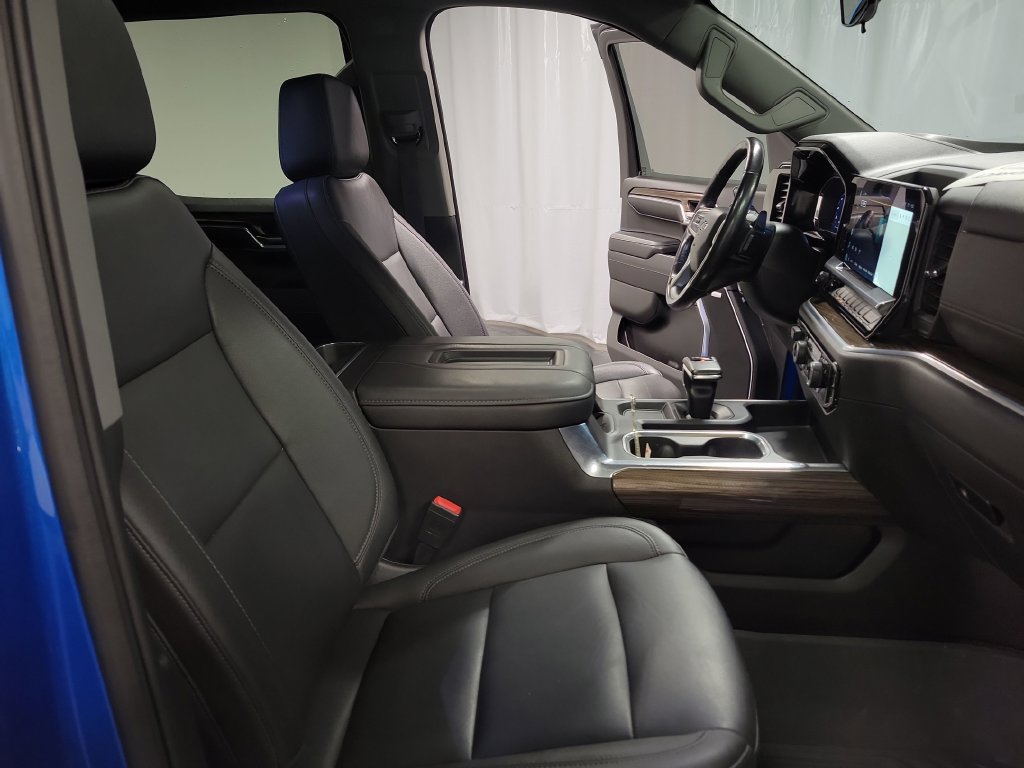 Used 2022 Chevrolet Silverado 1500 LT Trail Boss w/ LT Trail Boss Premium Package AWD/4WD image 37