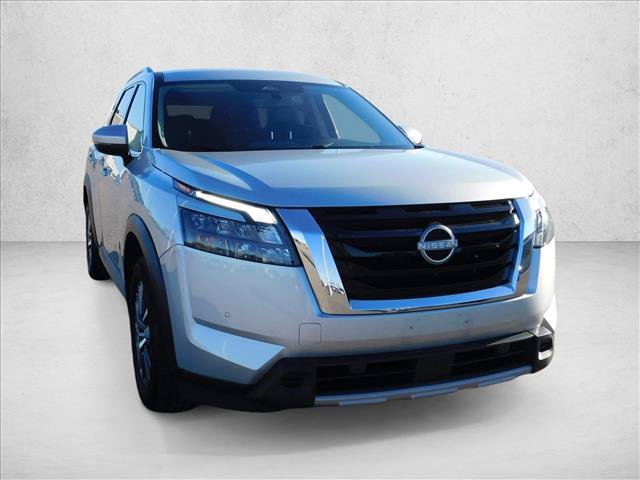 Used 2025 Nissan Pathfinder SL FWD image 5