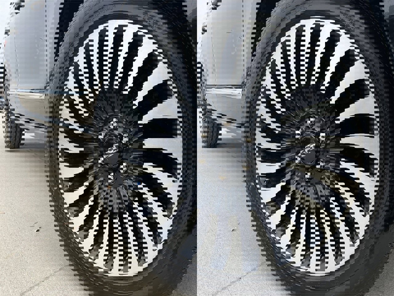 Used 2024 Lincoln Navigator Premiere image 7