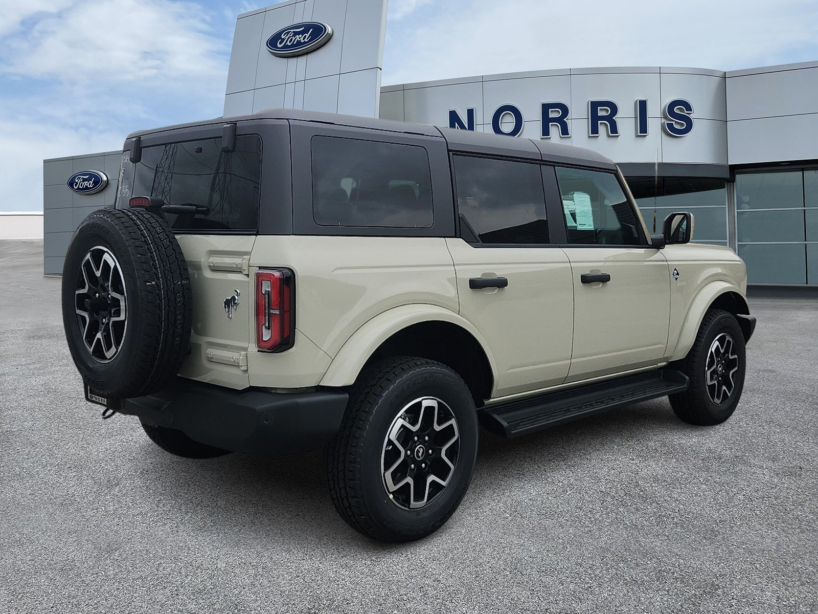 New 2026 Ford Bronco Outer Banks AWD/4WD image 4