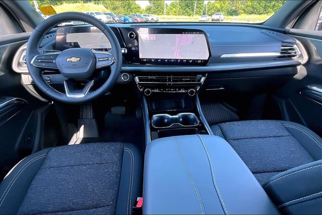 New 2027 Chevrolet Traverse LT w/ Driver Confidence Package FWD image 5