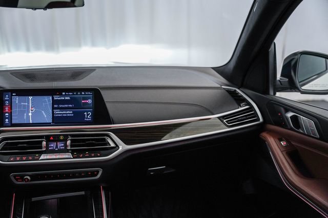 Used 2021 BMW X7 xDrive40i w/ M Sport Package AWD/4WD image 5
