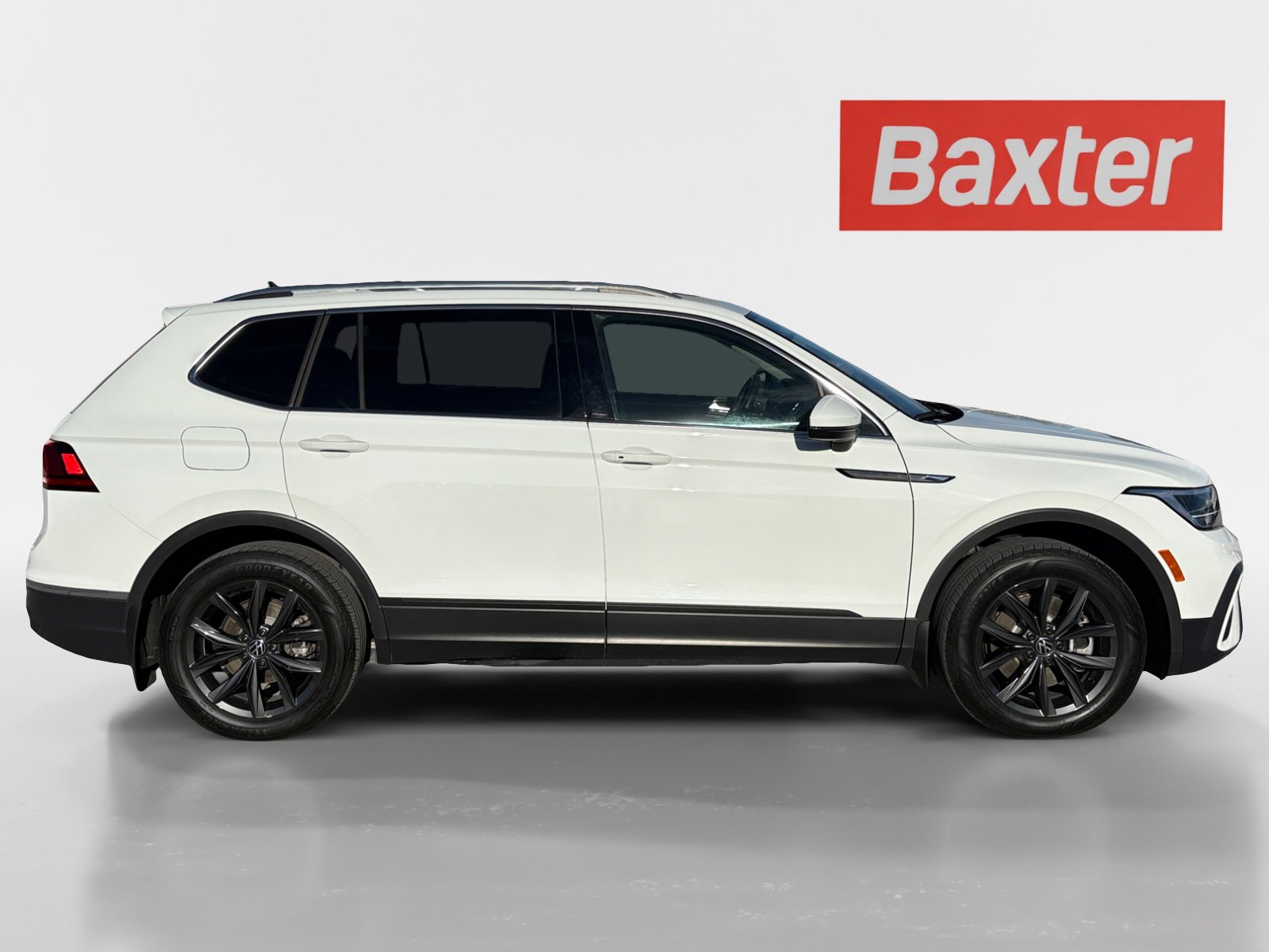 Certified 2024 Volkswagen Tiguan SE w/ Panoramic Sunroof Package image 16