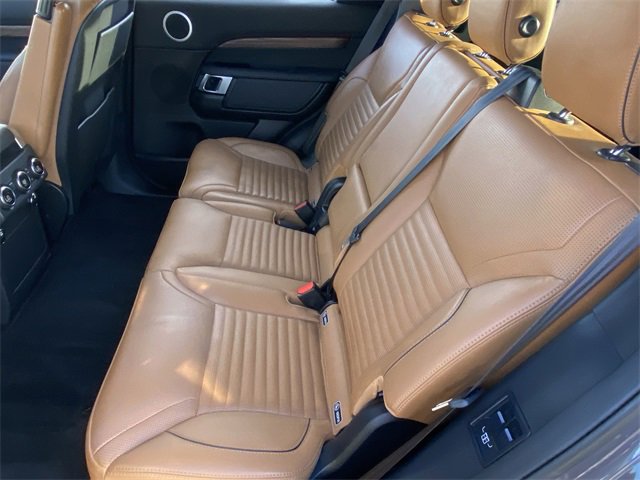 Used 2017 Land Rover Discovery HSE image 26