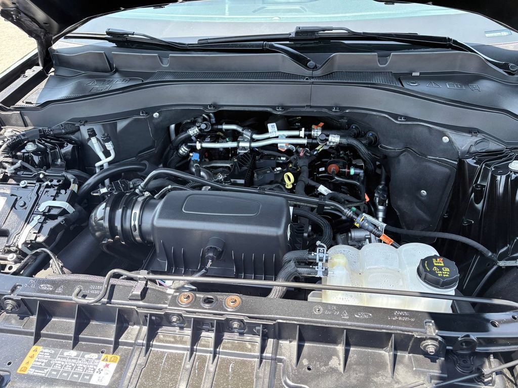 Used 2023 Ford Explorer XLT w/ Equipment Group 202A AWD/4WD image 31