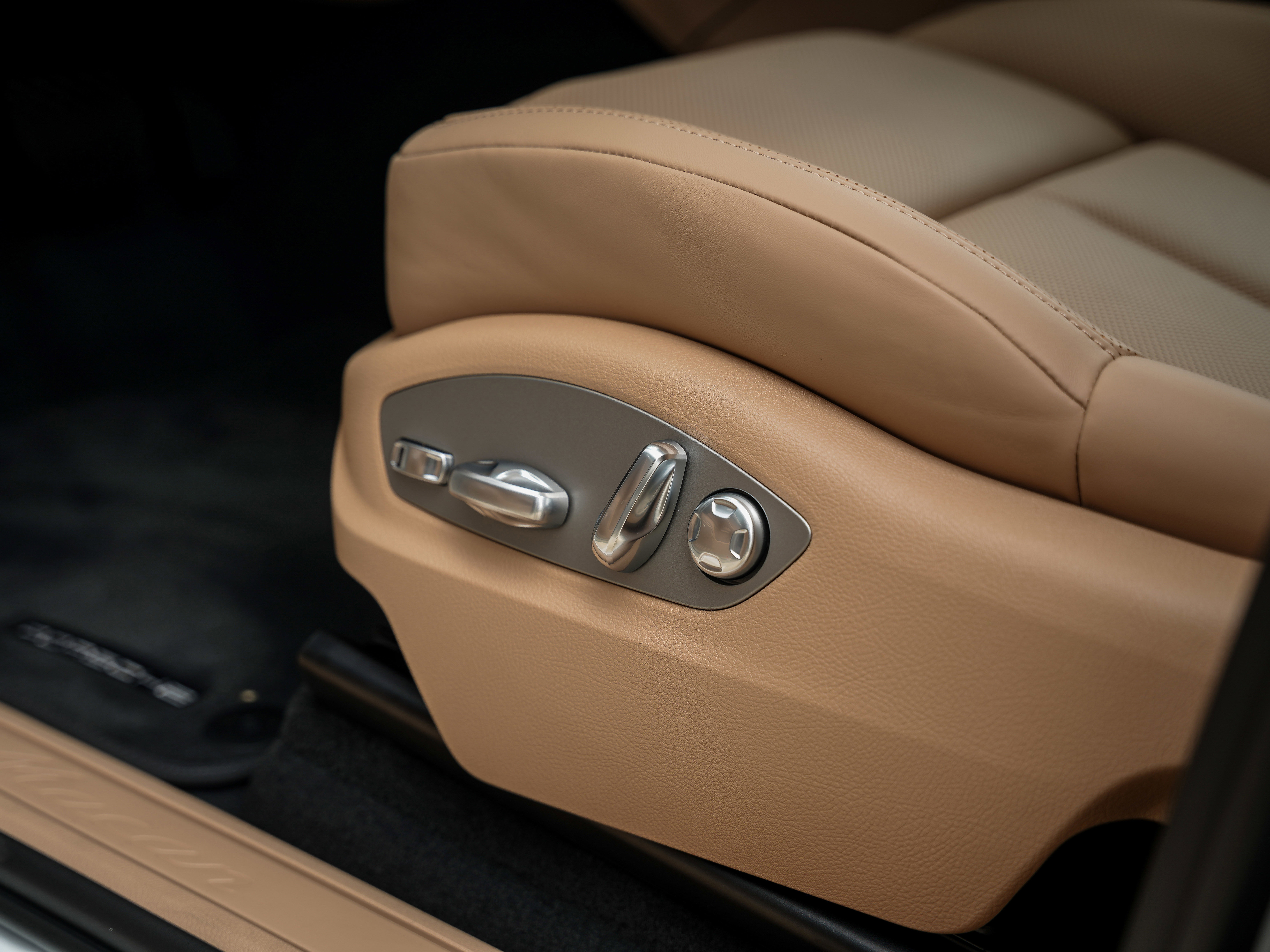 New 2026 Porsche Macan image 17