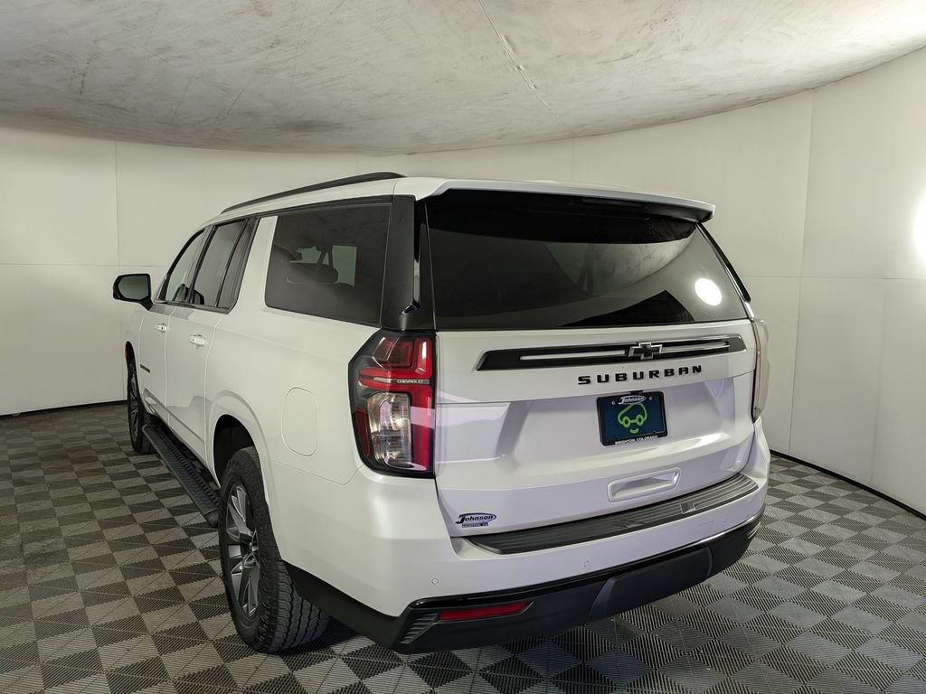 Certified 2024 Chevrolet Suburban Z71 w/ Luxury Package AWD/4WD image 4