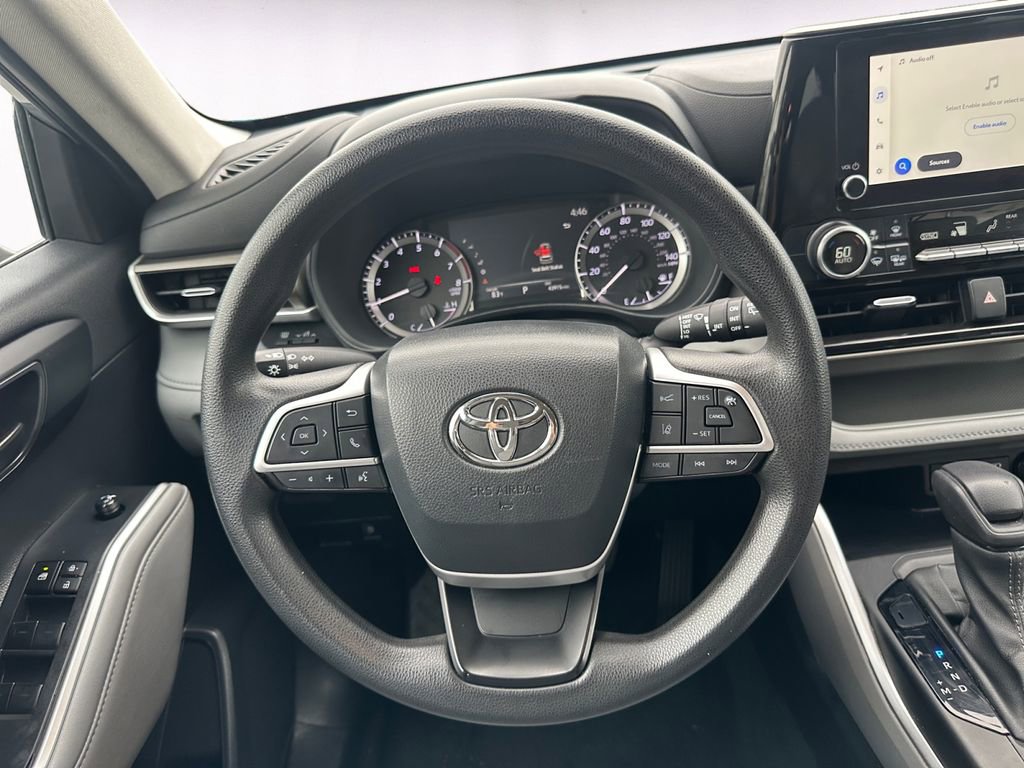 Used 2023 Toyota Highlander L image 12