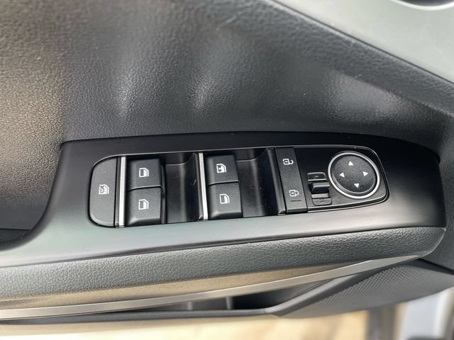 Used 2025 Kia Soul LX w/ LX Technology Package FWD image 15