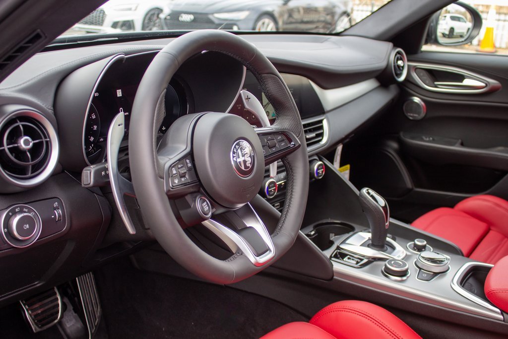 New 2025 Alfa Romeo Giulia AWD image 11