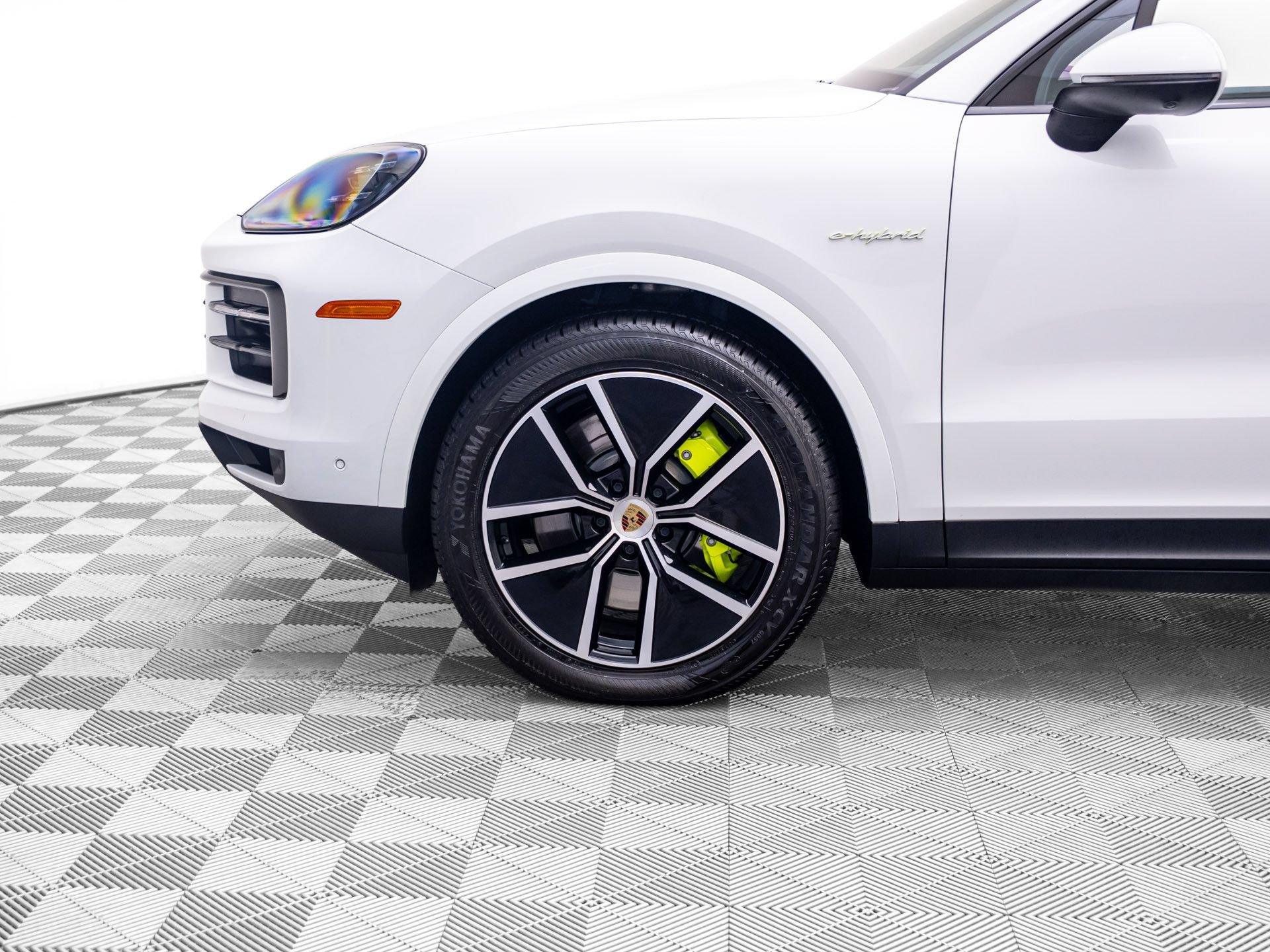 Certified 2024 Porsche Cayenne AWD/4WD image 36