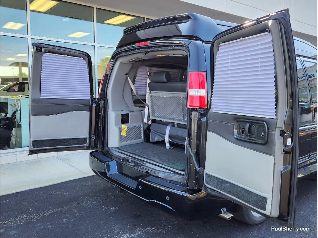 Used 2019 Chevrolet Express 2500 w/ Enhanced Convenience Package RWD image 27