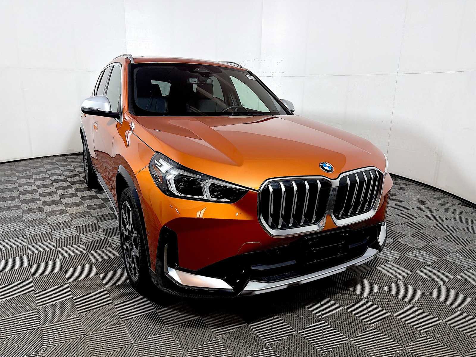 Used 2023 BMW X1 xDrive28i w/ Convenience Package AWD/4WD image 2