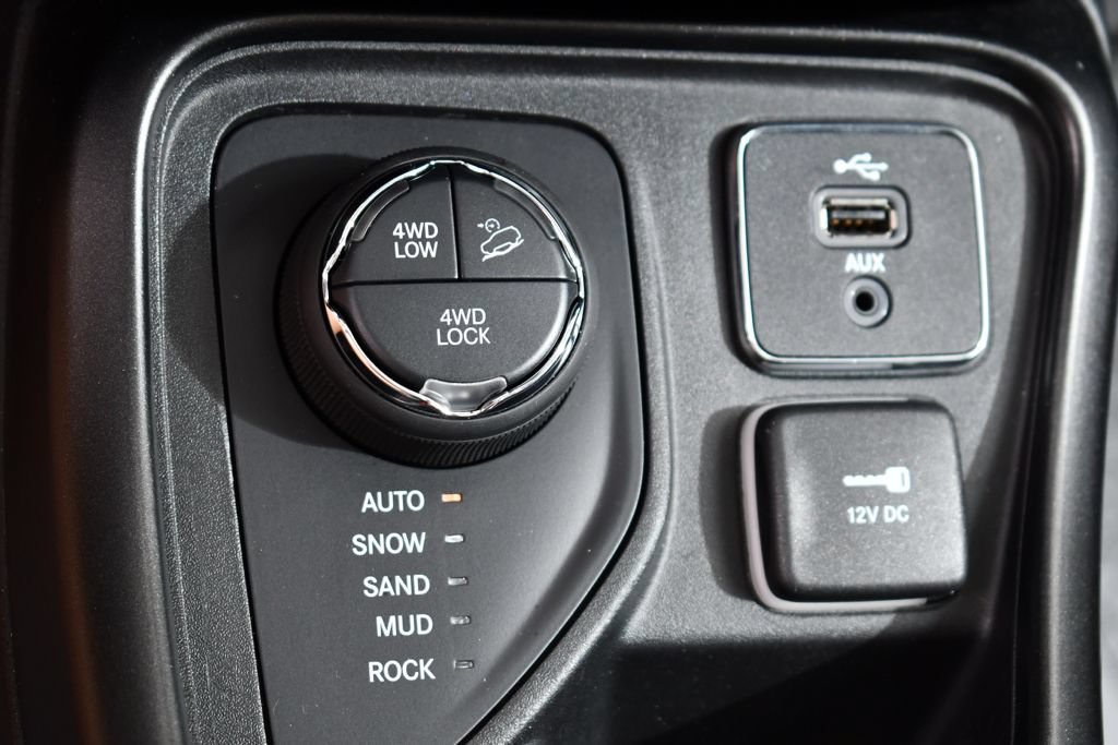 Used 2017 Jeep Compass Trailhawk w/ Leather Interior Group AWD/4WD image 32