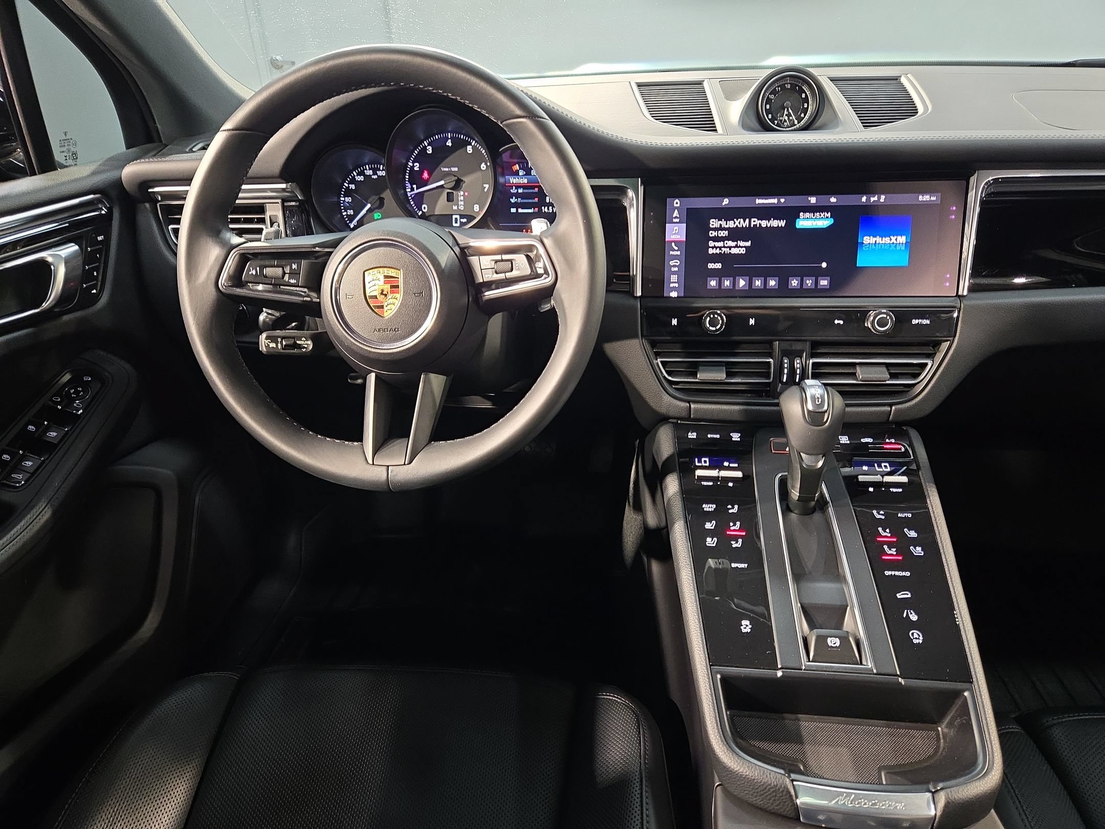 Used 2024 Porsche Macan AWD/4WD image 9