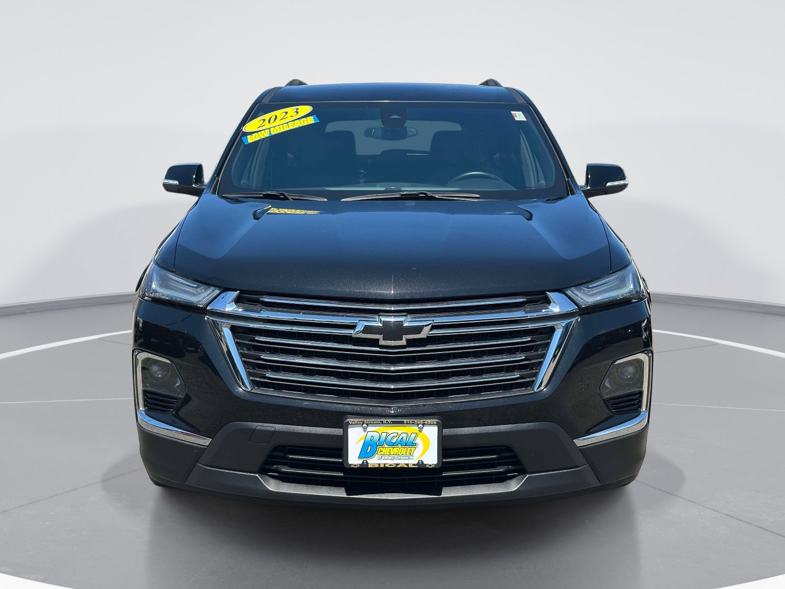 Used 2023 Chevrolet Traverse LT AWD/4WD image 2