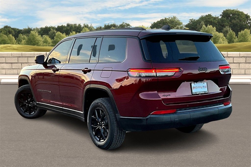 Used 2025 Jeep Grand Cherokee L Altitude image 11