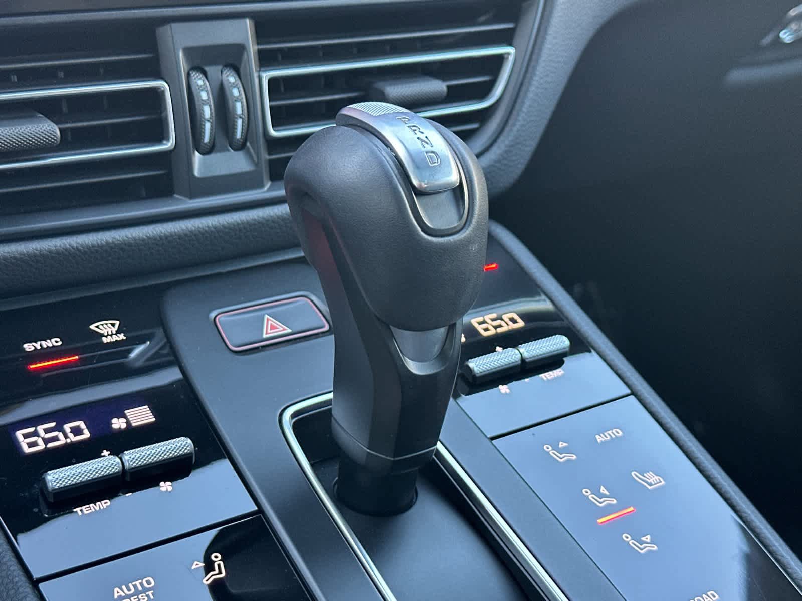Certified 2025 Porsche Macan AWD/4WD image 24