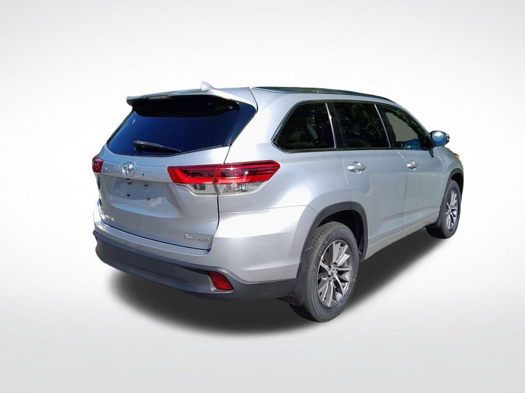 Used 2018 Toyota Highlander XLE AWD/4WD image 8