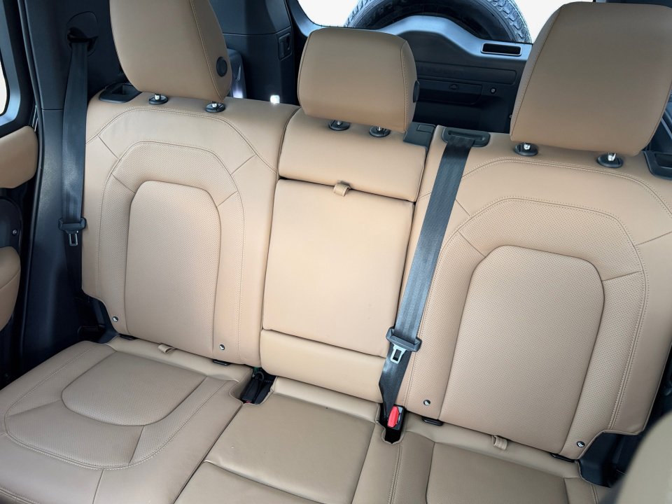 Used 2025 Land Rover Defender 110 S image 12