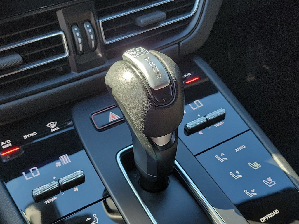 Certified 2024 Porsche Macan AWD/4WD image 34