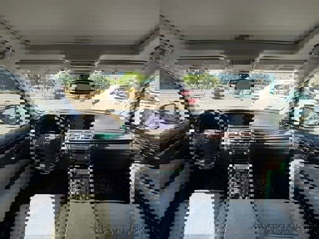 Used 2013 Lexus LS 460 w/ Comfort Pkg RWD image 13