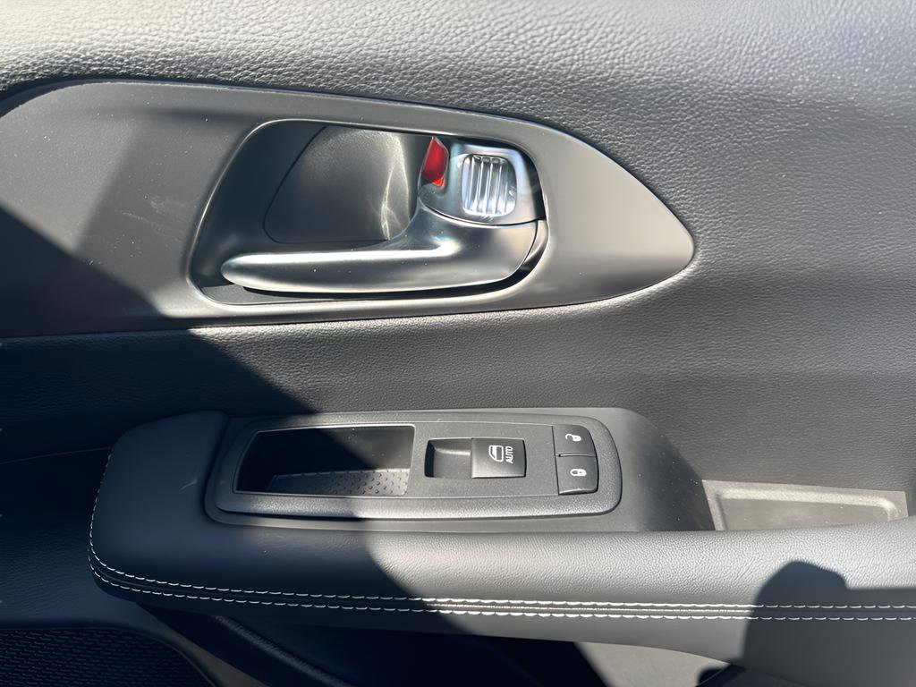 New 2026 Chrysler Pacifica Select FWD image 33
